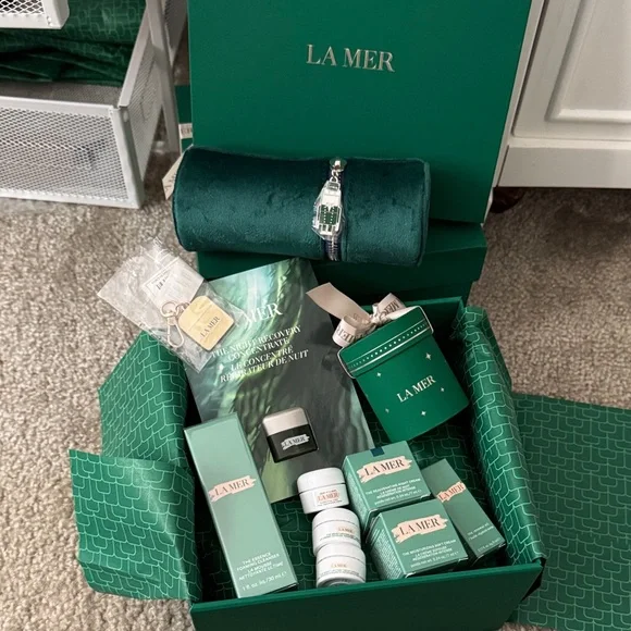 La Mer Skincare holiday gift Collection - Picture 1 of 15